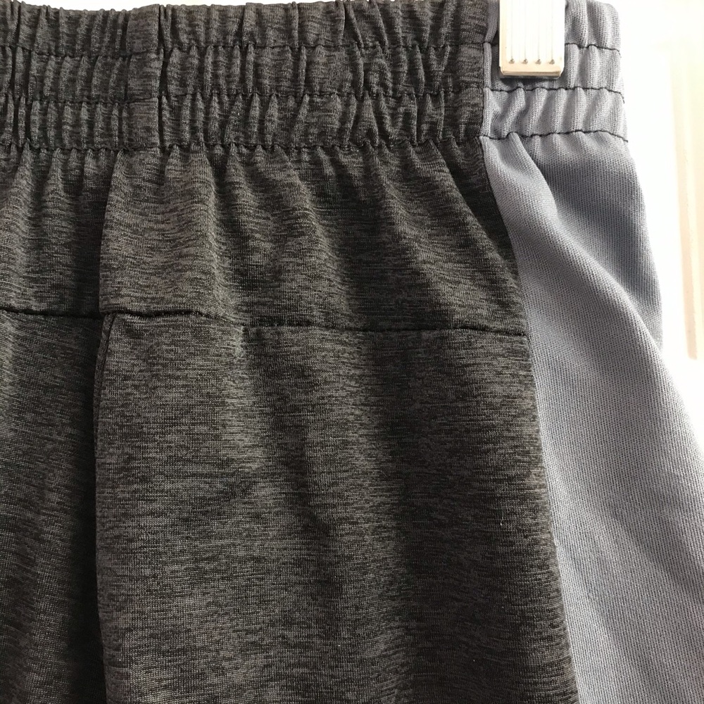 Boys Champion Shorts Black & Gray Size 7/8 - Picture 9 of 14